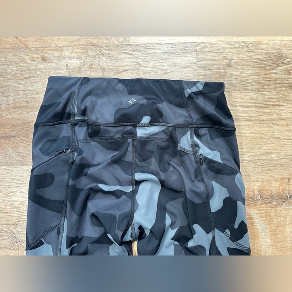 Athleta Camo Contender 7/8 Mid Rise Mid Compression Tights Size Small - Picture 8 of 11